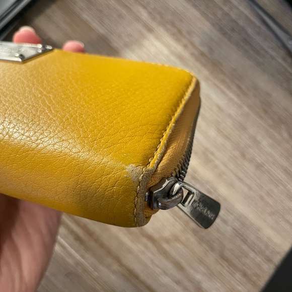 Michael Kors - Pebble leather wallet in yellow - Picture 6 of 10
